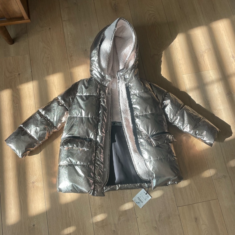 Zara girls puffer jacket. Size 8. Never worn with tags attached.